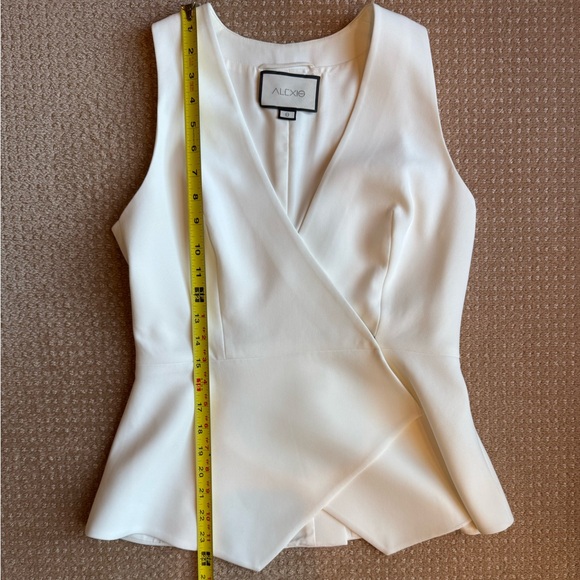 Alexis Sleeveless Cream Top with Black Sash Belt Size S - Picture 13 of 16